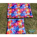 Kiwi Pet's LIMITÁLT nyári vízlepergetős fekhely színes geometrikus mintával 2 méretben