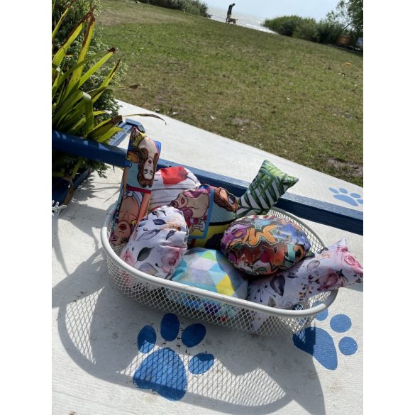 Kiwi Pet's vízen úszó játékok levélmintás