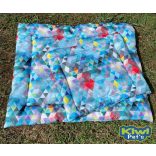 Kiwi Pet's LIMITÁLT nyári vízlepergetős fekhely kék geometriai mintával 2 méretben