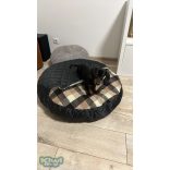 Kiwi Pet's bebújós fekhelyek barna kockás sherpa anyagból