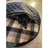 Kiwi Pet's bebújós fekhelyek barna kockás sherpa anyagból